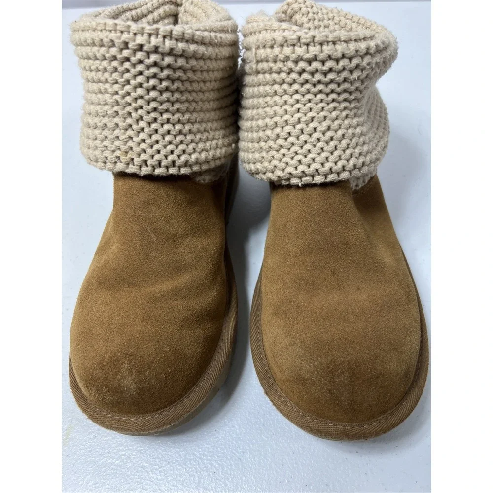 UGGs Tan Upper Knit Sweater Foldover‎ Cuff Size 5